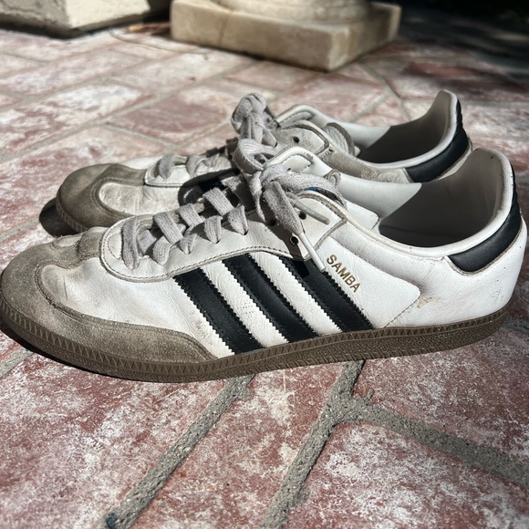 2 pairs!  Adidas Samba & Addidas superstars - Picture 2 of 12